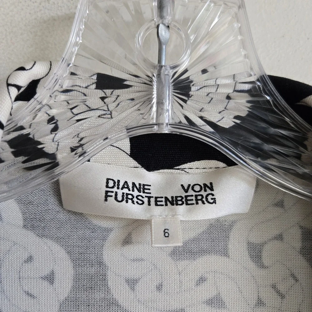 Vtg Diane von Furstenberg 6 Wrap Dress Womens Black White Excellent Silk Chain